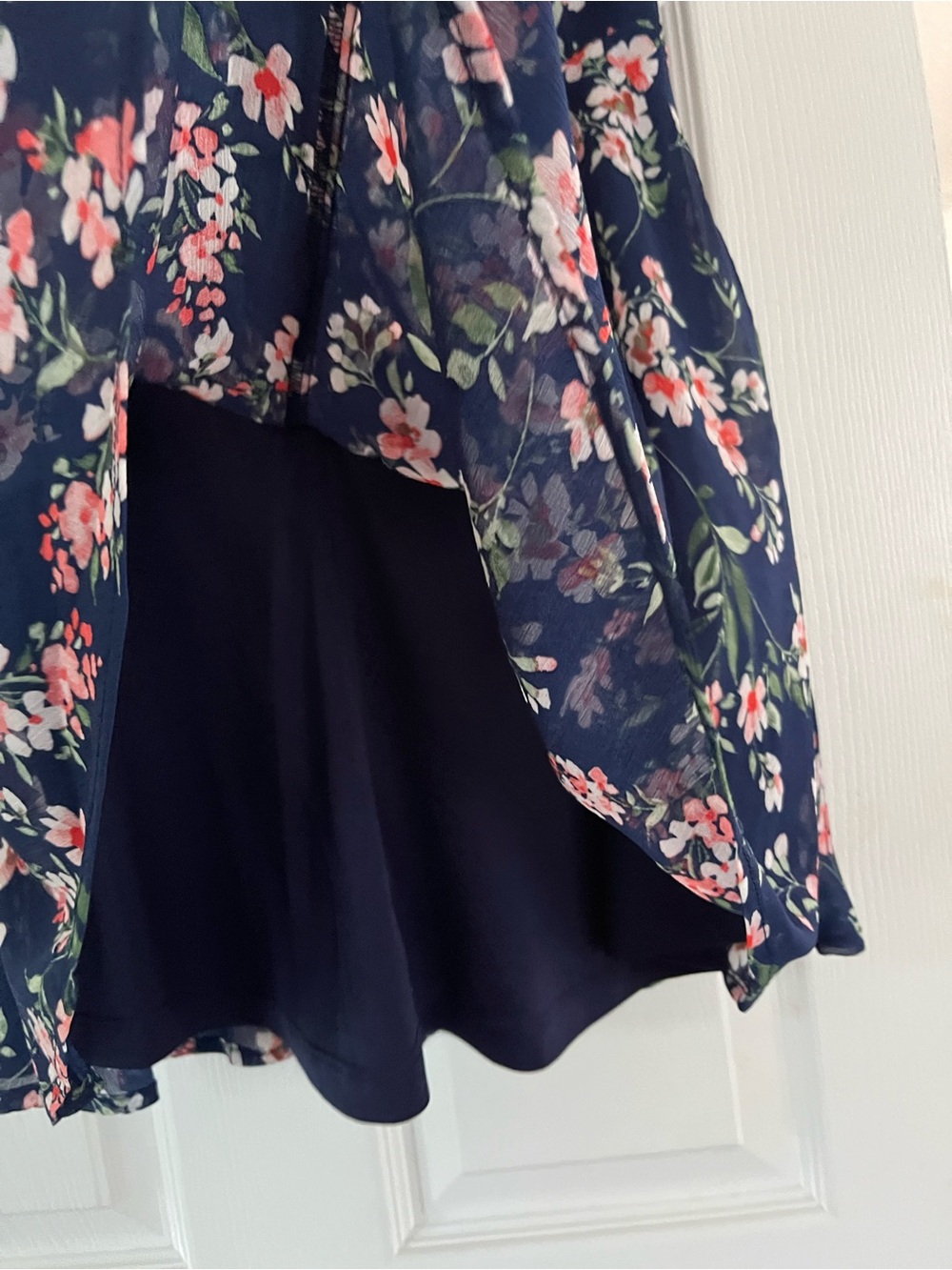 Lovesome top Navy Floral Blouse - Navy with Pink & Green Floral size large - Picture 7 of 9